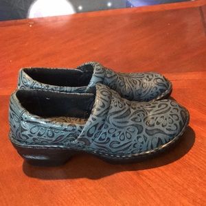 Born gray blue leather clogs shoes size 7/38